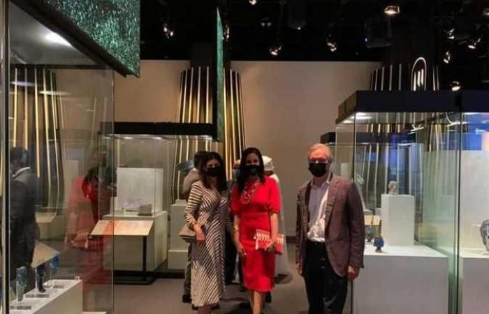 دبلوماسيون يزورون معرض «ملكات مصر» بمتحف التاريخ بكندا