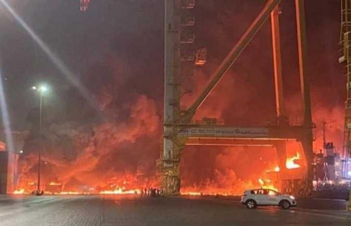 دبي: السيطرة على حريق ميناء جبل علي دون إصابات أو وفيات (فيديو)
