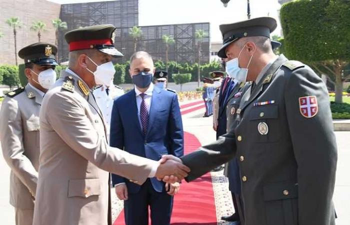 وزير الدفاع يلتقى نظيره الصربي ويوقعان بروتوكول تعاون في المجال العسكري بين الجانبين