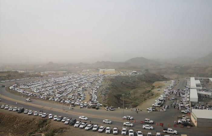شاهد.. إقبال كبير على سوق محايل عسير للمواشي.. مئات المركبات وآلاف المتسوقين