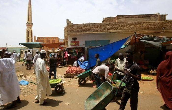 السودان .. معدل التضخم يتجاوز 400 % مع تنامي الاستياء الشعبي