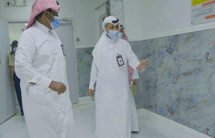 شاهد..مساعد"صحة جازان" يتفقد مشروعات مستشفى أبو عريش ويعايد المرضى