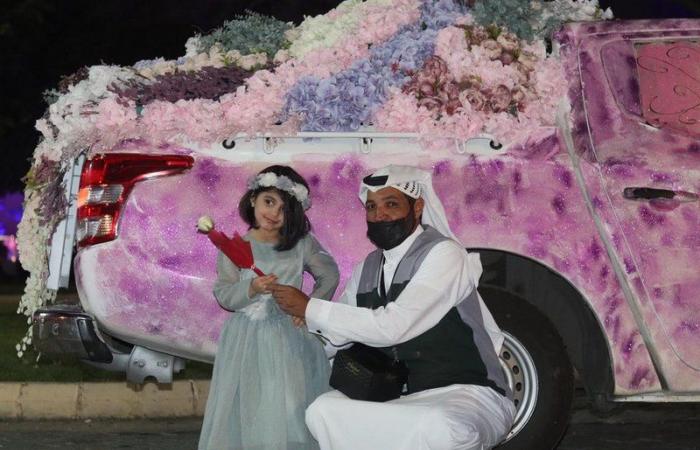 لقطات ولا أروع.."فرحة العيد بالطائف".. 3 آلاف بالونة وورود وأكثر