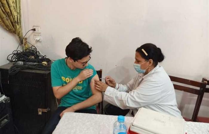 وكيل صحة الشرقية يتابع تطعيم المواطنين بلقاح كورونا في كنيسة الأنبا أنطونيوس (صور)