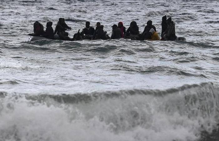 غرق قارب مهاجرين قبالة تركيا على متنه 45 شخصًا