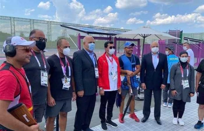 وزير الرياضة يلتقي رئيس الدولي للرماية خلال زيارته لميدان الرماية بطوكيو