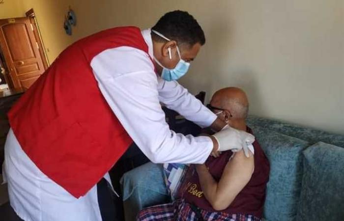 فرق التطعيم المنزلي تواصل تطعيم المواطنين بأحياء محافظة السويس