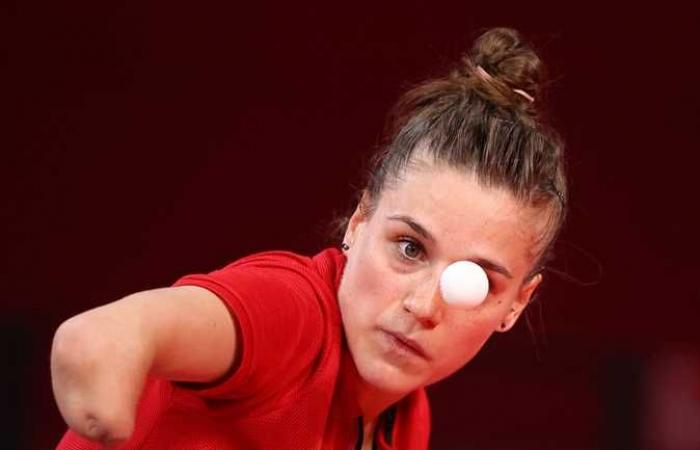 بطلة بولندا في تنس الطاولة تلعب بيدها اليسرى فقط وتشارك في أولمبياد الأصحاء وذوي الهمم