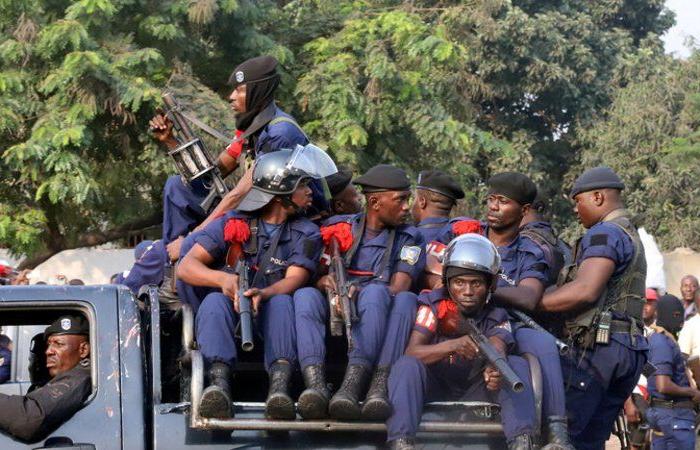 الكونغو.. شرطي يقتل طالبًا جامعيًا لعدم ارتدائه كمامة