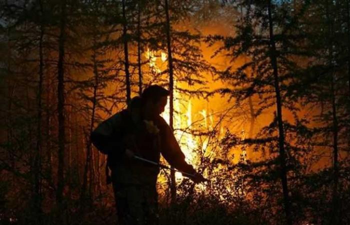 روسيا تحارب حرائق الغابات بالطائرات العسكرية (صور)