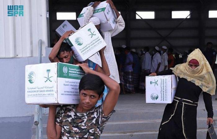 "إغاثي الملك سلمان" يوزع السلال الغذائية ببنجلاديش ويدشن "العيادة الطبية" بـ"حيراندشّن" اليمنية