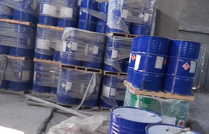 تحريز 23 طن مواد كيماوية منتهية الصلاحية داخل مخزن شركة بويات في برج العرب (صور)