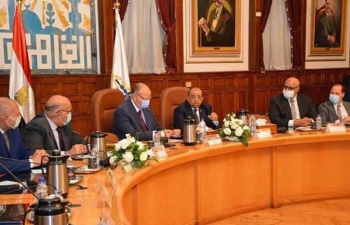 وزير التنمية المحلية يعقد اجتماعا مع محافظ القاهرة لمتابعة مستوي النظافة في العاصمة