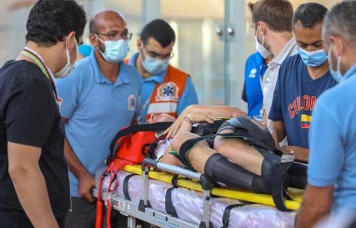 أشرف صبحي يتابع سير بطولة العالم للدرجات بعد الحادث