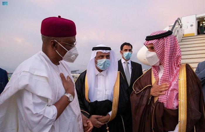 وزير الخارجية يصل إلى نيجيريا في زيارة رسمية