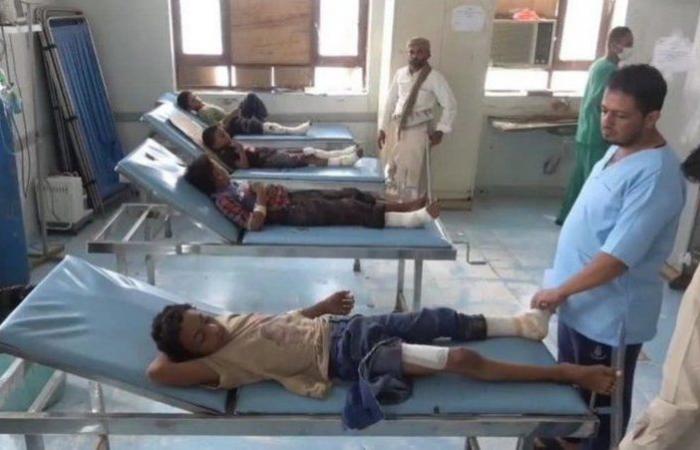 بينهم نساء وأطفال.. إصابة 17 مدنيًّا في انفجار لغم حوثي باليمن