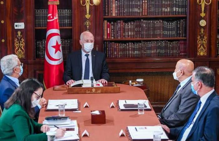 رئيس تونس : «ناس حقهم في السجن تم وضعهم قيد الإقامة الجبرية فقط»