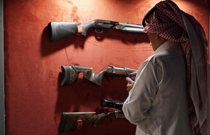 "معرض الصقور السعودي الدولي" يجمع هواة الصيد واقتناء الأسلحة