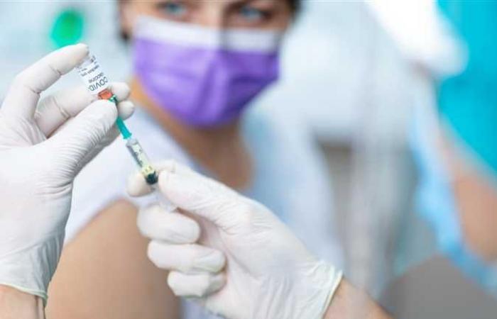 استشاري الأمراض الجرثومية: اللقاحات الملجأ الوحيد أمامنا للحماية من كورونا
