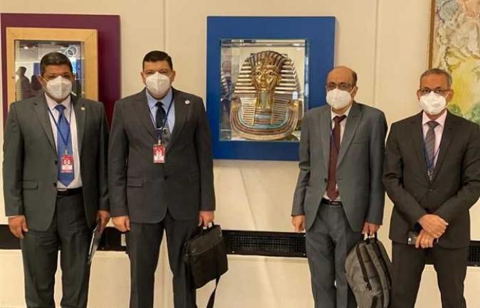 رؤساء الهيئات النووية المصرية يقدمون صورة طبق الأصل من قناع توت عنخ آمون للوكالة الدولية للطاقة الذرية