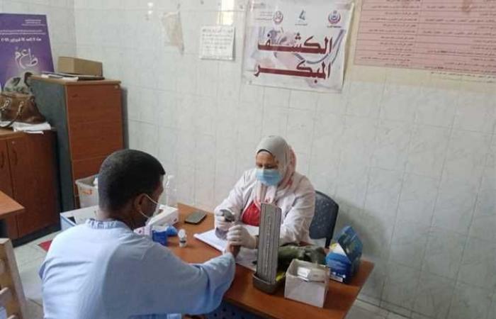 الكشف على ٧٨٥ مواطنًا في قافلة طبية مجانية بقرية أبو دياب بقنا