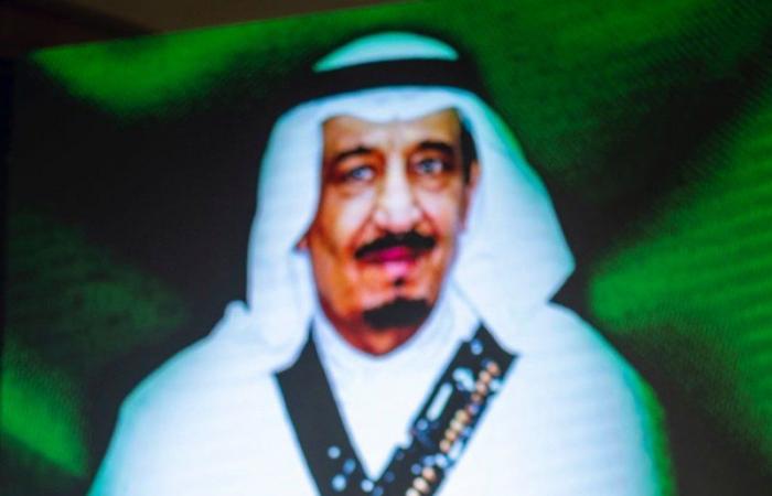الأمير الشاعر "منادي" يصدح بـ23 قصيدة في جدة احتفاء بالوطن