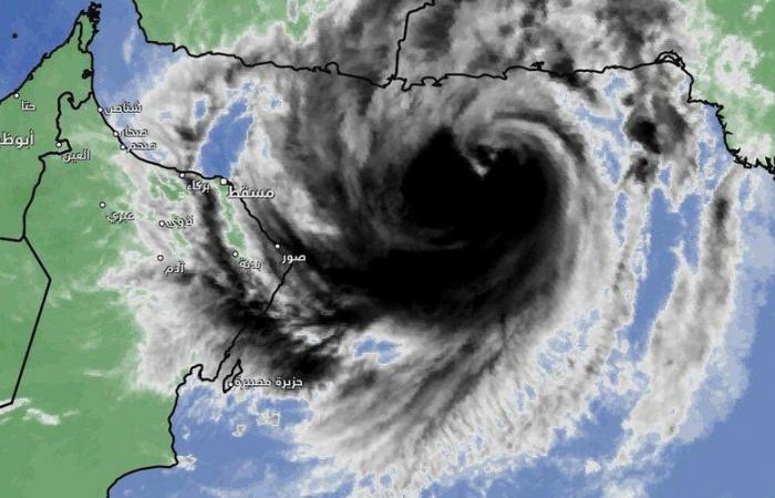 الأرصاد العُمانية تصنف "شاهين" إعصارًا مداريًّا من الدرجة الأولى