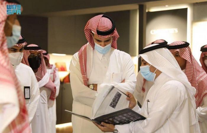 "فيصل بن عبدالعزيز" يلتقى نخبة من المؤلفين المشاركين بمعرض الرياض للكتاب