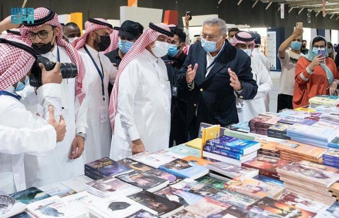 "القصبي" يزور معرض الرياض الدولي للكتاب ويتفقد جناح العراق ويشيد بثقافتها