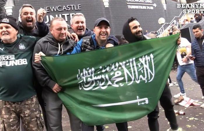شاهد: ارتدوا الشماغ وحملوا العلم السعودي.. احتفالات إنجليزية صاخبة بعد الاستحواذ على "نيوكاسل"