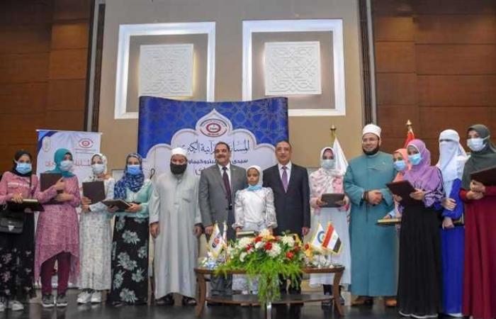 تكريم 100 من حفظة القرآن في الإسكندرية (صور)