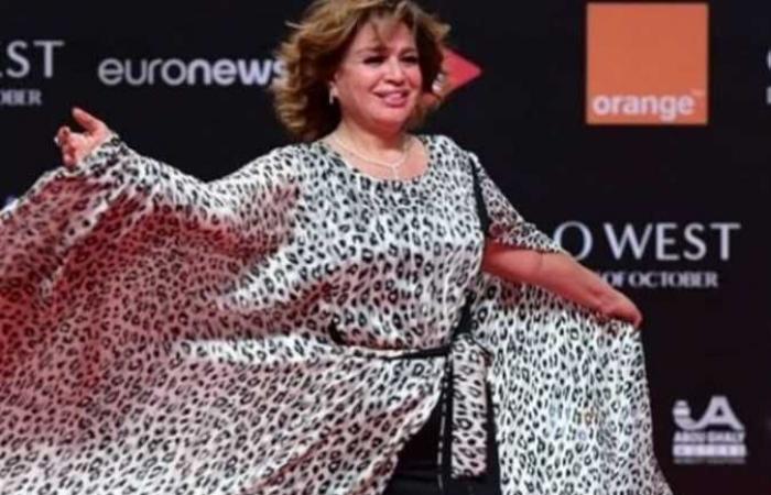 إلهام شاهين بفستان «تايجر» في اليوم الثالث من مهرجان الجونة السينمائي