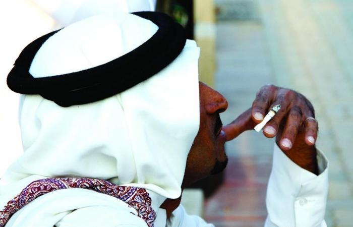 عاجل | غرامات التدخين في المجمعات المفتوحة تدخل حيز التنفيذ