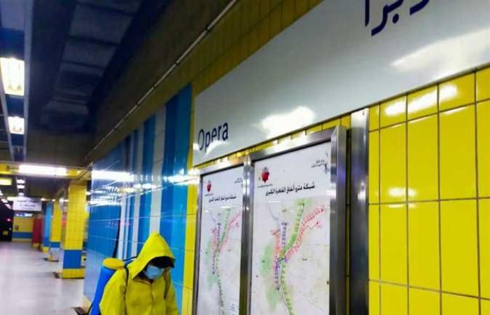 مترو الأنفاق يواصل تعقيم المحطات ضد فيروس كورونا