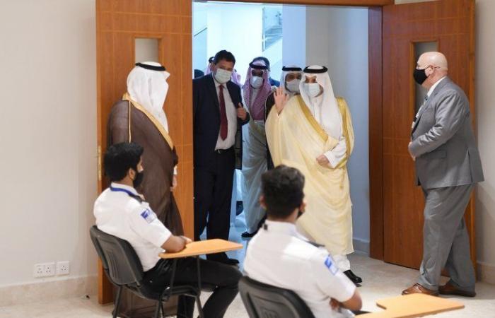 "أمير الشرقية" يدشن مبنى أكسفورد السعودية للطيران وبرنامج الطيارين المنتهي بالتوظيف