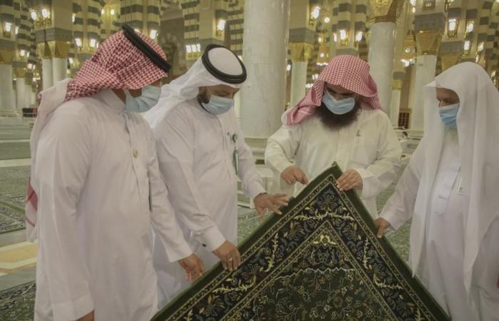 عاجل | حياكة المسجد النبوي تلغي نزع الملصقات