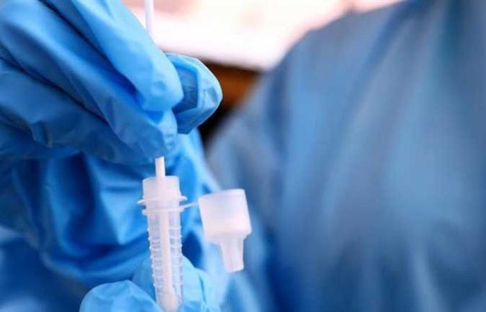 استشاري بلندن: المتحور الجديد لفيروس كورونا أسرع انتشار من دلتا