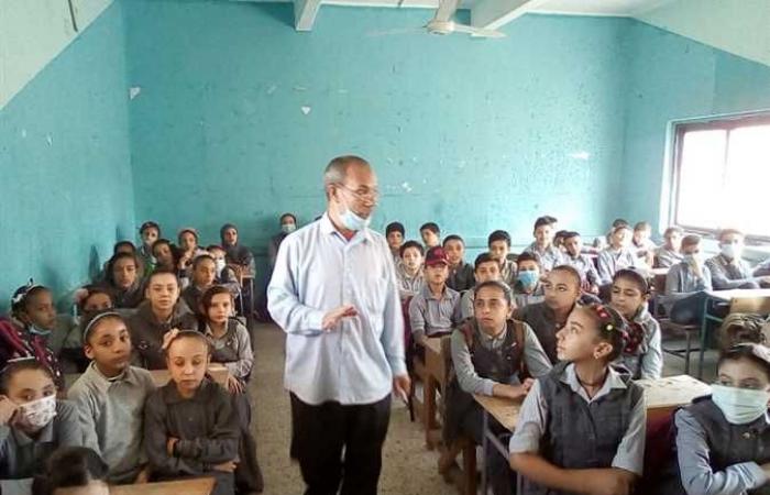 الأبنية التعليمية تزوّد فصول مدرسة «البياضية» في المنيا بالمزيد من المقاعد