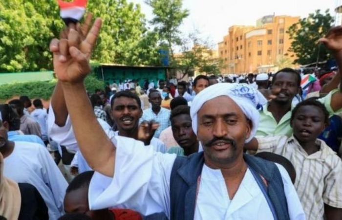 تحذير من انقلاب زاحف في السودان