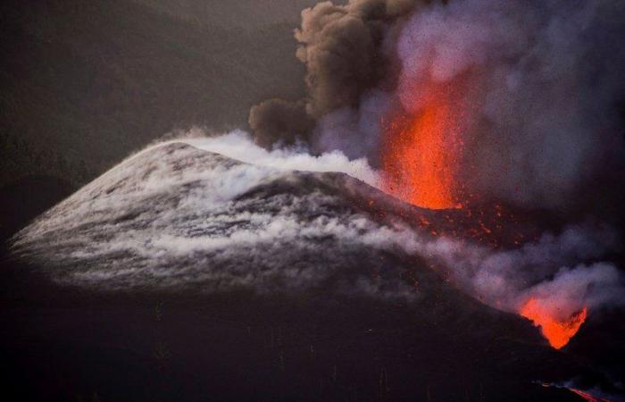 الأسبوع في 8 صور: مشاهد مخيفة لبركان "كومبر فيجا".. وأخرى رائعة للخريف