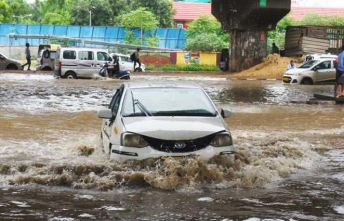 هل يمكن قيادة السيارة الكهربائية خلال الفيضانات أو السيول؟
