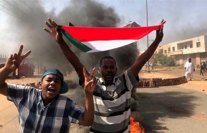 السودان.. مقتل 7 أشخاص وإصابة 140 في احتجاجات الاثنين