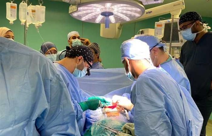 إجراء جراحة دقيقة لمريضة تعاني من ضيق شديد بالصمام الميترالي في «جامعي أسوان»