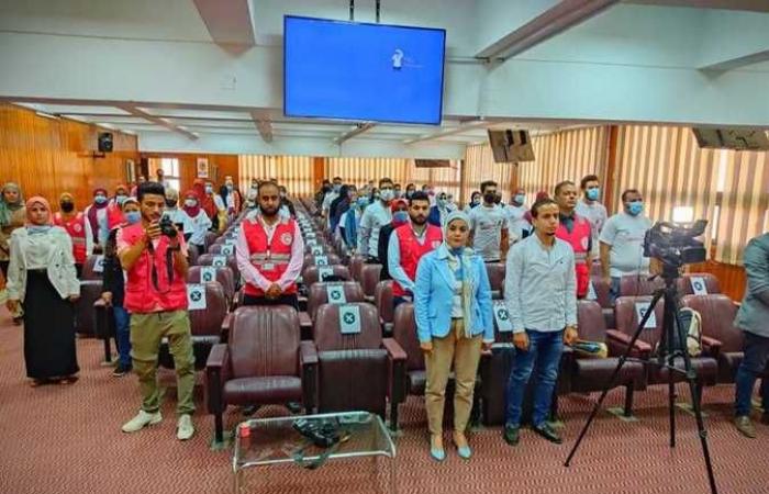 «قادة التطوع».. جامعة المنيا تنظم معسكرًا تثقيفيًا لطلابها الفائقين