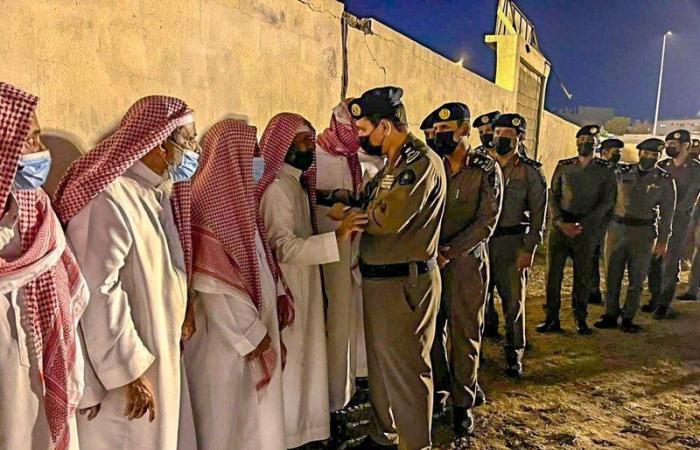 مدير "مدني مكة" ينقل تعازي وزير الداخلية لذوي الشهيد "العصيمي"