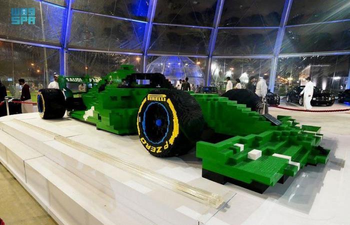 معرض الرياض للسيارات يضم أكبر مجسم لسيارة فورمولا 1 من قِطَع الليغو