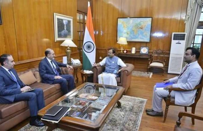 سفير مصر في نيودلهي يلتقي وزير الدولة الهندي للشؤون الخارجية