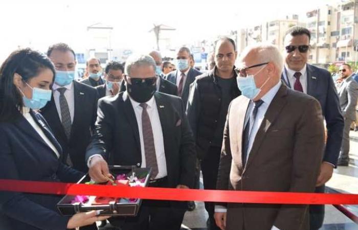 محافظ بورسعيد يفتتح فرع بنك مصر في البازار الجديد