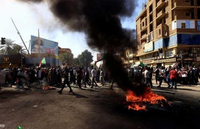 إطلاق الغاز المسيل للدموع على المناهضين للانقلاب في الخرطوم