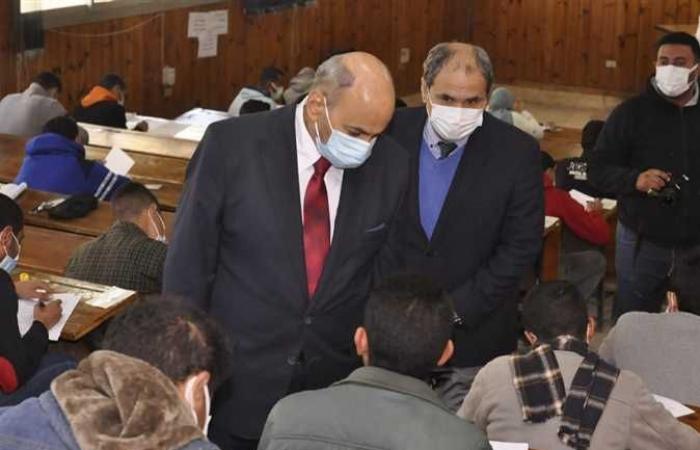 رئيس جامعة المنيا يتفقد سير الامتحانات بكليتي التربية والعلوم.. واختبارات الصيدلة